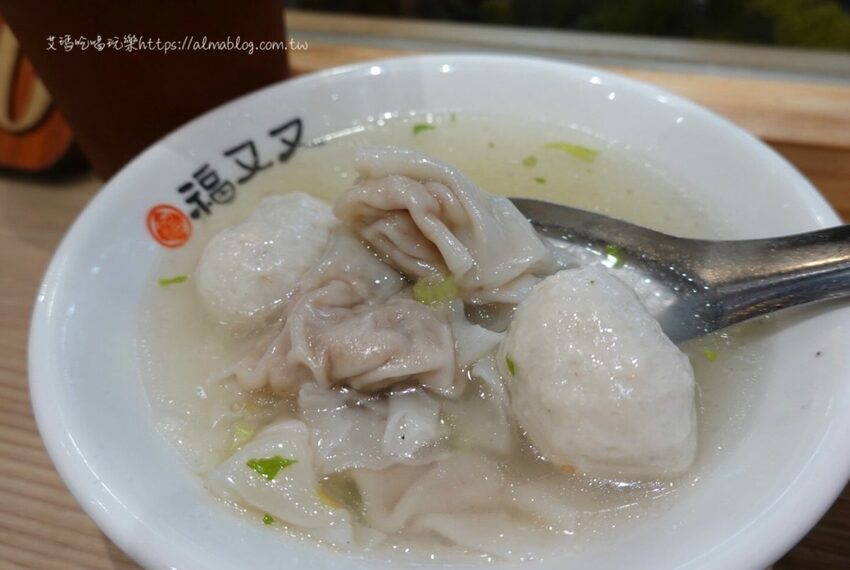〖福又又〗不一樣的街景！小巷冒出40年老字號．新品牌文青風魚丸店．10元肉包銅板價 - 艾瑪▪ 享受吃喝玩樂札記