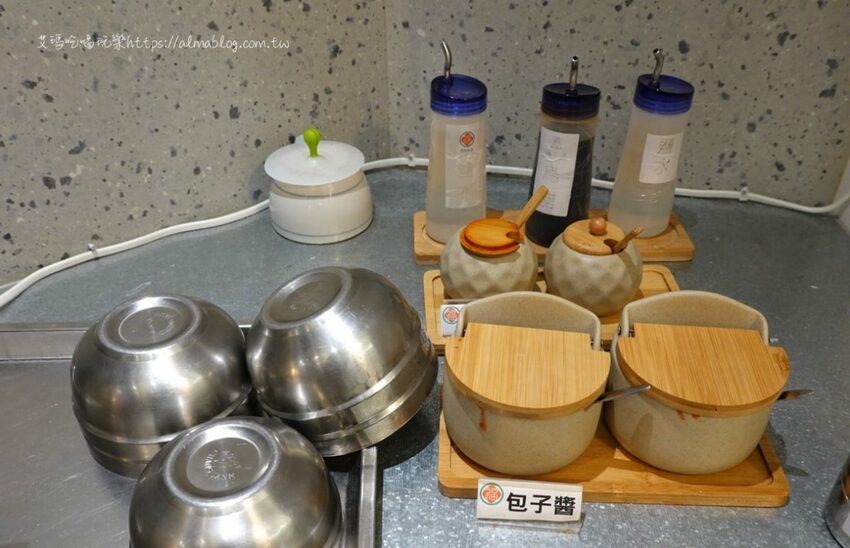 〖福又又〗不一樣的街景！小巷冒出40年老字號．新品牌文青風魚丸店．10元肉包銅板價 - 艾瑪▪ 享受吃喝玩樂札記