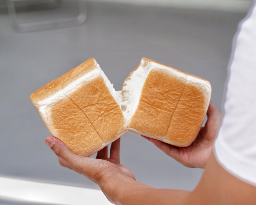 新竹竹北高鐵站新開幕日系『泩生吐司 Sharing Toast』生吐司專賣店，主要販售生吐司之外，也有生吐司丁丁、蜜糖生吐司條、果醬等等可以選擇！ - 阿華田的美食日記