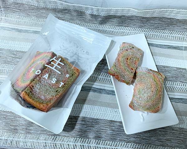 [ 竹北伴手禮 ]泩生吐司(竹北店)生吐司專賣店/新竹最強生吐司/竹北高鐵站伴手禮/彩虹風味脆餅/彩虹生吐司