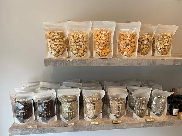 [ 竹北伴手禮 ]泩生吐司(竹北店)生吐司專賣店/新竹最強生吐司/竹北高鐵站伴手禮/彩虹風味脆餅/彩虹生吐司