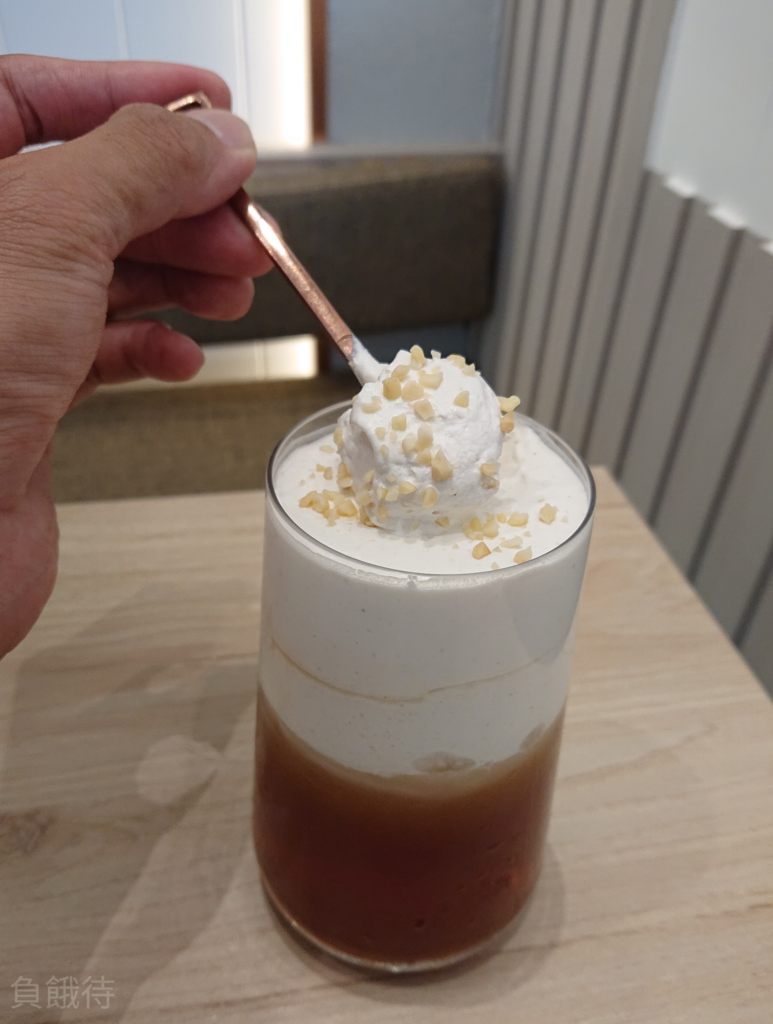 台灣紅玉堅果奶蓋照.jpg