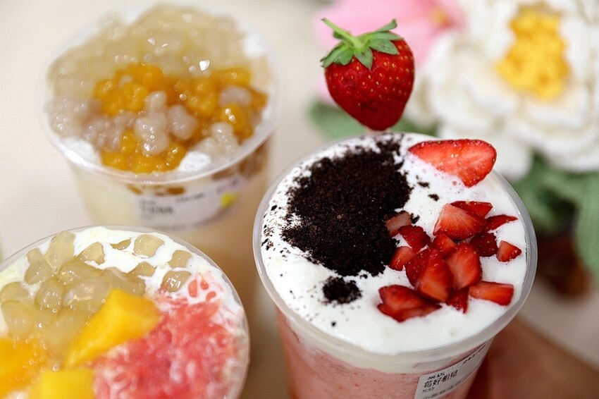 以台灣水果研發創意手搖飲！咀嚼控必點爆炸多滿滿配料｜小黃杯誰不愛-台味楊枝甘露專賣店(沙鹿飲料推薦)