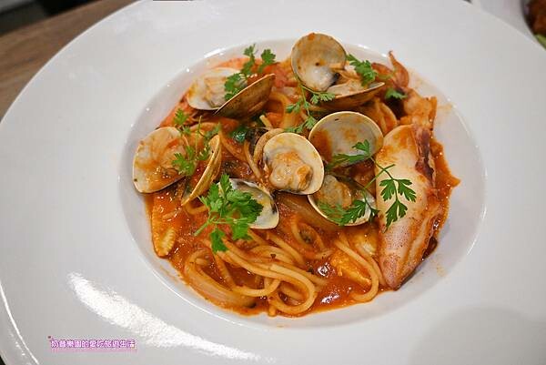 [台北內湖區]內湖不限時咖啡附插頭、包場出租會議首選～漫時生活咖啡館Leisure time-捷運港墘站