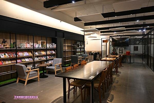 [台北內湖區]內湖不限時咖啡附插頭、包場出租會議首選～漫時生活咖啡館Leisure time-捷運港墘站