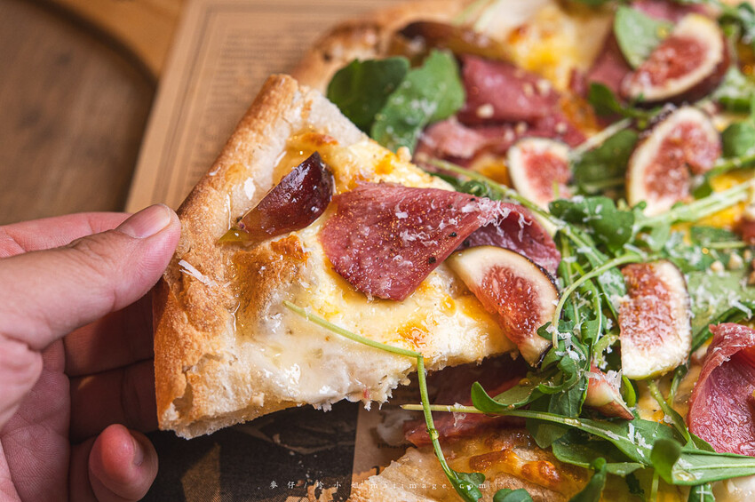 台北美食｜漫時生活Leisure time～內湖超大坪數義式餐廳，手工現作義式披薩必點、海膽明太子鮮蝦義大利麵也