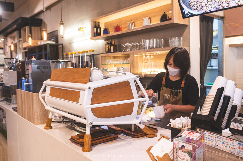 台北美食｜漫時生活Leisure time～內湖超大坪數義式餐廳，手工現作義式披薩必點、海膽明太子鮮蝦義大利麵也