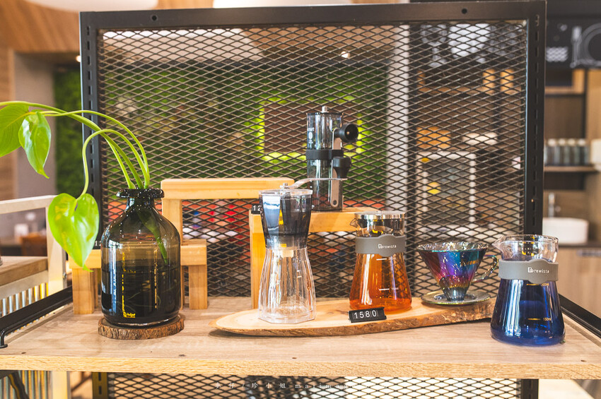 台北美食｜漫時生活Leisure time～內湖超大坪數義式餐廳，手工現作義式披薩必點、海膽明太子鮮蝦義大利麵也