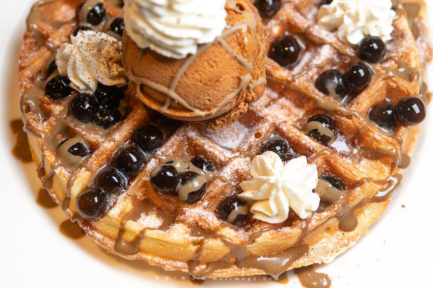 台北美食｜漫時生活Leisure time～內湖超大坪數義式餐廳，手工現作義式披薩必點、海膽明太子鮮蝦義大利麵也