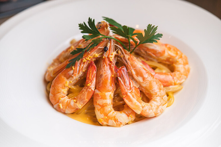 台北美食｜漫時生活Leisure time～內湖超大坪數義式餐廳，手工現作義式披薩必點、海膽明太子鮮蝦義大利麵也