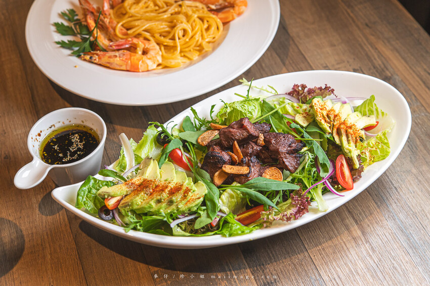 台北美食｜漫時生活Leisure time～內湖超大坪數義式餐廳，手工現作義式披薩必點、海膽明太子鮮蝦義大利麵也