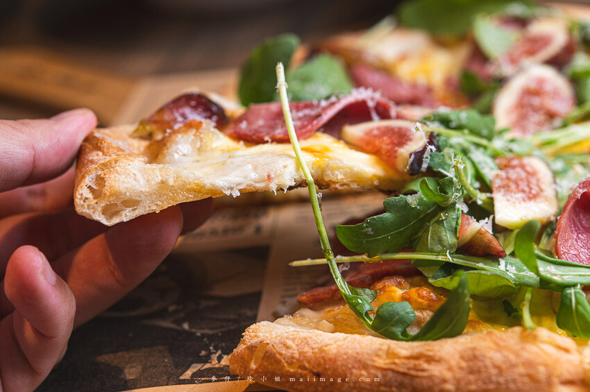 台北美食｜漫時生活Leisure time～內湖超大坪數義式餐廳，手工現作義式披薩必點、海膽明太子鮮蝦義大利麵也