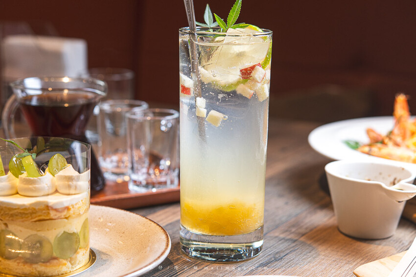 台北美食｜漫時生活Leisure time～內湖超大坪數義式餐廳，手工現作義式披薩必點、海膽明太子鮮蝦義大利麵也