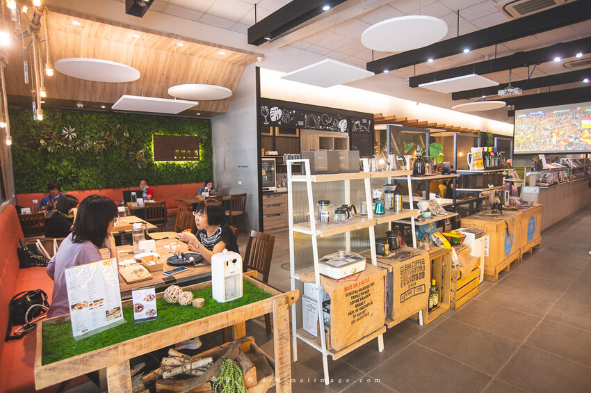 台北美食｜漫時生活Leisure time～內湖超大坪數義式餐廳，手工現作義式披薩必點、海膽明太子鮮蝦義大利麵也