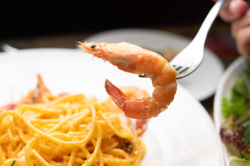 台北美食｜漫時生活Leisure time～內湖超大坪數義式餐廳，手工現作義式披薩必點、海膽明太子鮮蝦義大利麵也