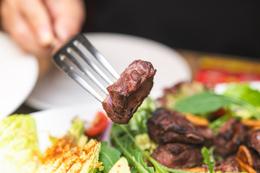 台北美食｜漫時生活Leisure time～內湖超大坪數義式餐廳，手工現作義式披薩必點、海膽明太子鮮蝦義大利麵也