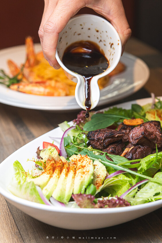 台北美食｜漫時生活Leisure time～內湖超大坪數義式餐廳，手工現作義式披薩必點、海膽明太子鮮蝦義大利麵也