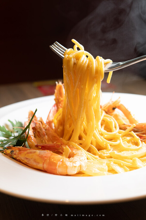 台北美食｜漫時生活Leisure time～內湖超大坪數義式餐廳，手工現作義式披薩必點、海膽明太子鮮蝦義大利麵也