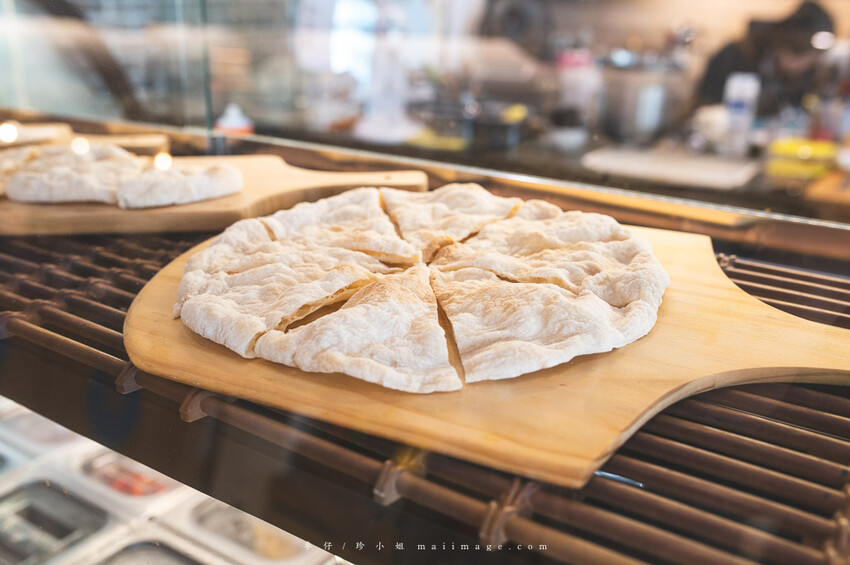 台北美食｜漫時生活Leisure time～內湖超大坪數義式餐廳，手工現作義式披薩必點、海膽明太子鮮蝦義大利麵也