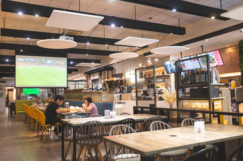 台北美食｜漫時生活Leisure time～內湖超大坪數義式餐廳，手工現作義式披薩必點、海膽明太子鮮蝦義大利麵也