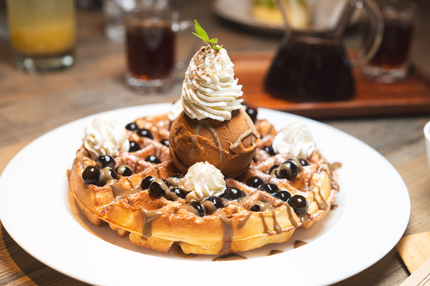 台北美食｜漫時生活Leisure time～內湖超大坪數義式餐廳，手工現作義式披薩必點、海膽明太子鮮蝦義大利麵也