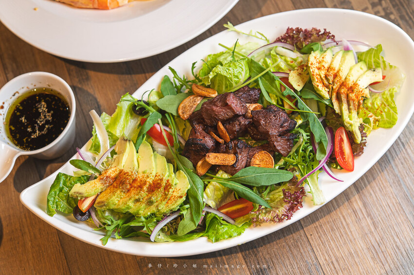 台北美食｜漫時生活Leisure time～內湖超大坪數義式餐廳，手工現作義式披薩必點、海膽明太子鮮蝦義大利麵也