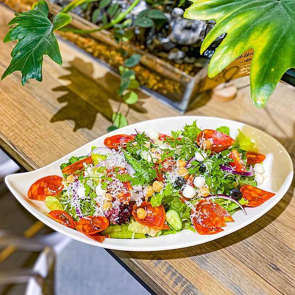 (台北港墘站)漫時生活Leisure Time 台北內湖美食咖啡廳推薦 上班族美食推薦不限時文青咖啡廳 義式手工披薩及輕食多選擇 可空間出租團體包場