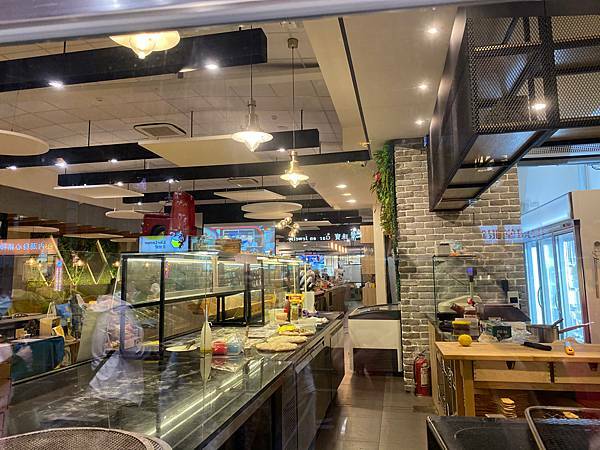 (台北港墘站)漫時生活Leisure Time 台北內湖美食咖啡廳推薦 上班族美食推薦不限時文青咖啡廳 義式手工披薩及輕食多選擇 可空間出租團體包場