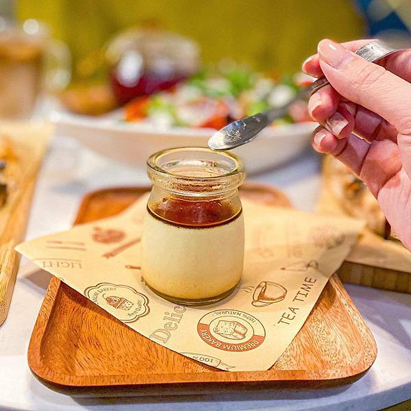 (台北港墘站)漫時生活Leisure Time 台北內湖美食咖啡廳推薦 上班族美食推薦不限時文青咖啡廳 義式手工披薩及輕食多選擇 可空間出租團體包場