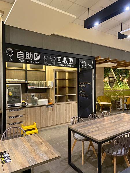 (台北港墘站)漫時生活Leisure Time 台北內湖美食咖啡廳推薦 上班族美食推薦不限時文青咖啡廳 義式手工披薩及輕食多選擇 可空間出租團體包場