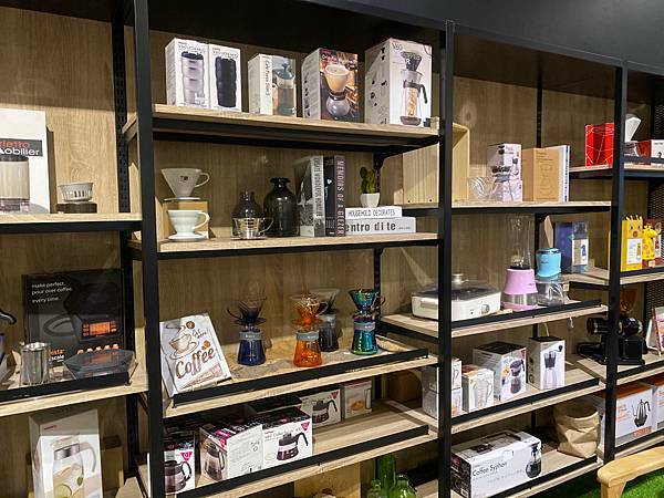 (台北港墘站)漫時生活Leisure Time 台北內湖美食咖啡廳推薦 上班族美食推薦不限時文青咖啡廳 義式手工披薩及輕食多選擇 可空間出租團體包場