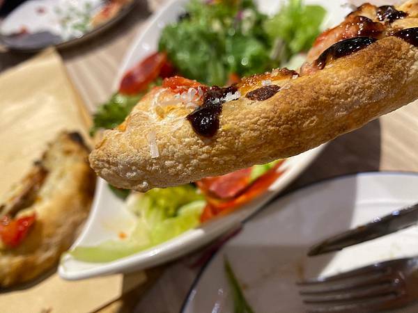 (台北港墘站)漫時生活Leisure Time 台北內湖美食咖啡廳推薦 上班族美食推薦不限時文青咖啡廳 義式手工披薩及輕食多選擇 可空間出租團體包場