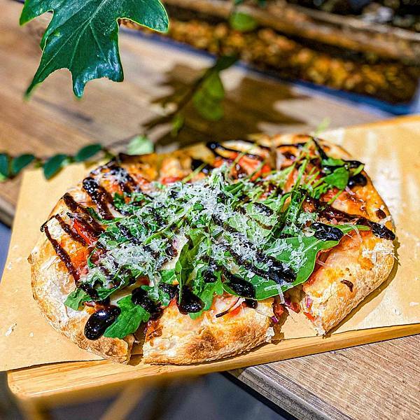 (台北港墘站)漫時生活Leisure Time 台北內湖美食咖啡廳推薦 上班族美食推薦不限時文青咖啡廳 義式手工披薩及輕食多選擇 可空間出租團體包場