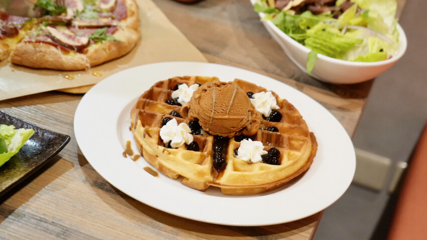 台北市內湖區[內湖美食] 漫時生活 內湖不限時咖啡廳｜港墘站聚餐首選！必吃現做窯烤披薩 珍奶鬆餅