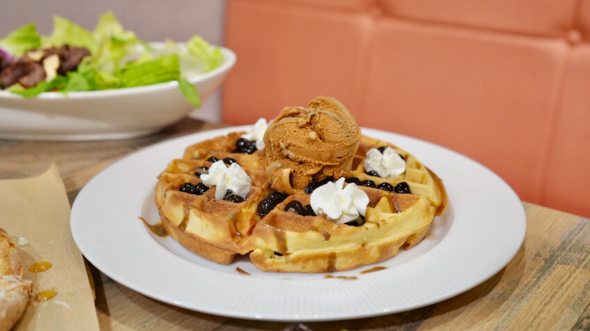 台北市內湖區[內湖美食] 漫時生活 內湖不限時咖啡廳｜港墘站聚餐首選！必吃現做窯烤披薩 珍奶鬆餅