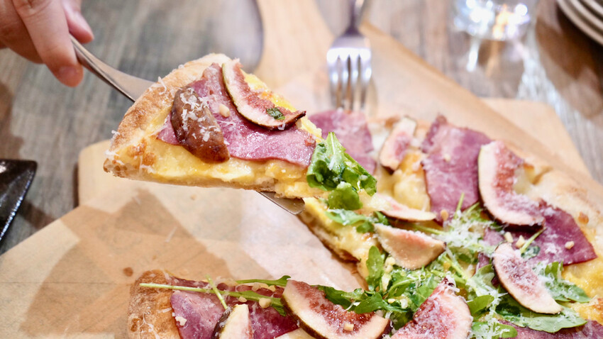 台北市內湖區[內湖美食] 漫時生活 內湖不限時咖啡廳｜港墘站聚餐首選！必吃現做窯烤披薩 珍奶鬆餅