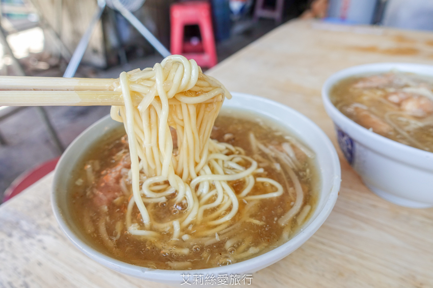 板橋美食》早上6點開賣只賣半天 太晚來吃不到 香菇肉羹筒仔米糕 在地人的早餐 北港香菇肉羹 - 艾莉絲愛旅行