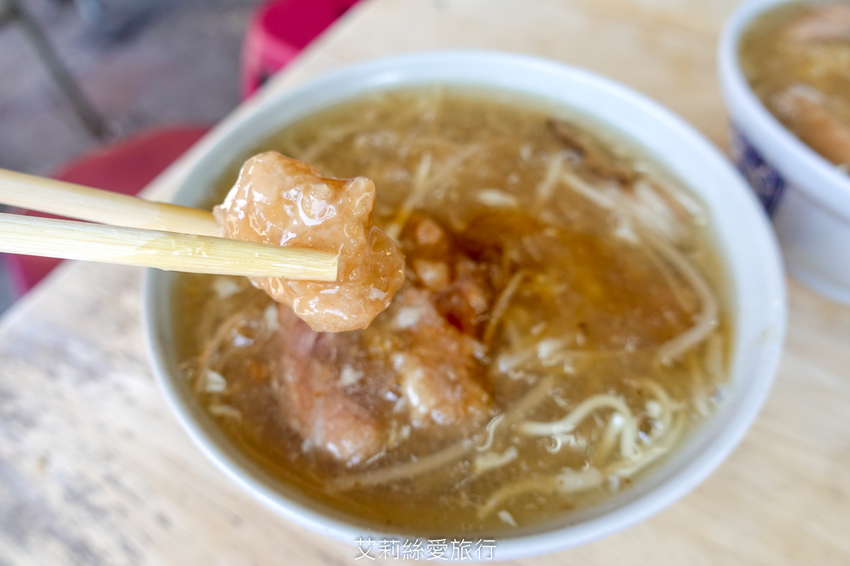 板橋美食》早上6點開賣只賣半天 太晚來吃不到 香菇肉羹筒仔米糕 在地人的早餐 北港香菇肉羹 - 艾莉絲愛旅行