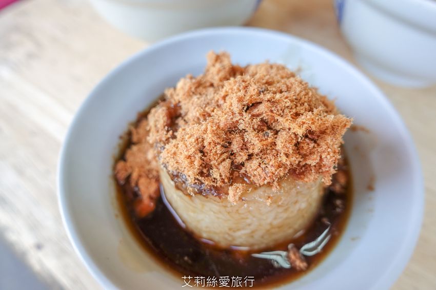 板橋美食》早上6點開賣只賣半天 太晚來吃不到 香菇肉羹筒仔米糕 在地人的早餐 北港香菇肉羹 - 艾莉絲愛旅行