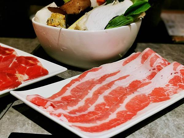 台北市信義區美食推薦 CP值爆表1+1鍋物雙主餐多肉火鍋298起 ATT 4 FUN 5樓(ATT旗艦店)