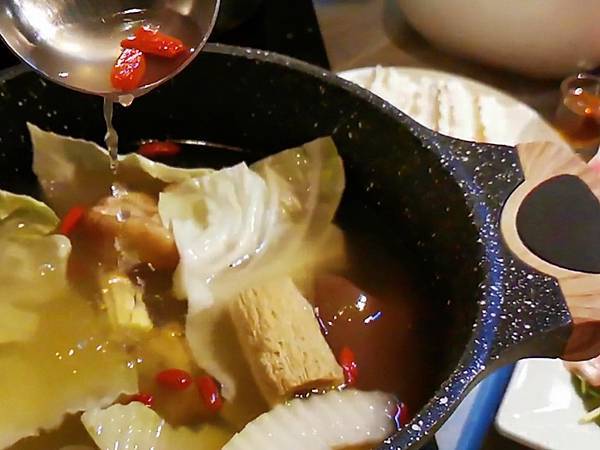 台北市信義區美食推薦 CP值爆表1+1鍋物雙主餐多肉火鍋298起 ATT 4 FUN 5樓(ATT旗艦店)