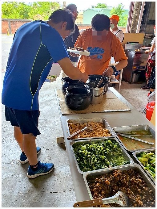 【桃園美食】大有便當．在地人激推，配菜不油膩，炸雞腿飯必點!