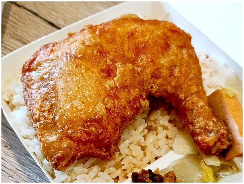 【桃園美食】大有便當．在地人激推，配菜不油膩，炸雞腿飯必點!