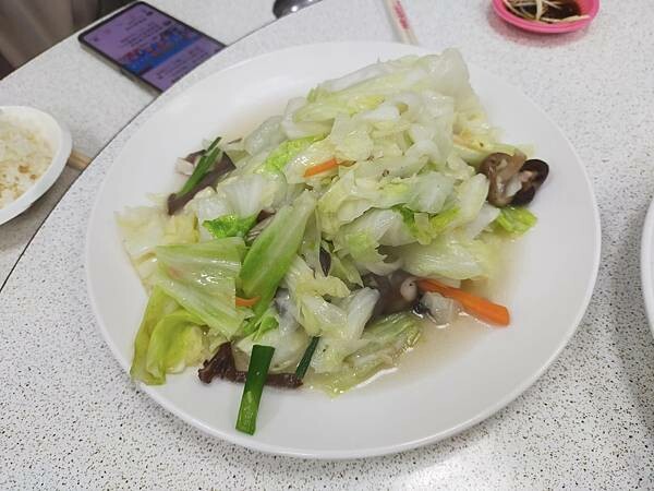 南投伊達邵部落老街蒸開心~湯包家常菜餐廳~各項菜色很大盤~讓