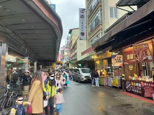 南投伊達邵部落老街蒸開心~湯包家常菜餐廳~各項菜色很大盤~讓