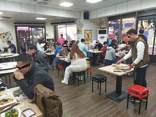 南投伊達邵部落老街蒸開心~湯包家常菜餐廳~各項菜色很大盤~讓