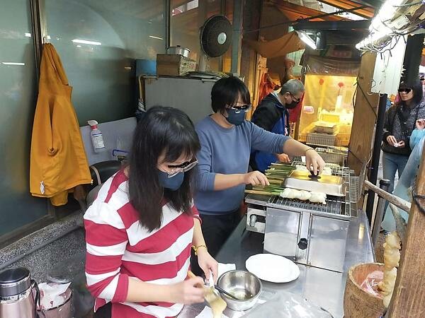 南投伊達邵部落老街蒸開心~湯包家常菜餐廳~各項菜色很大盤~讓