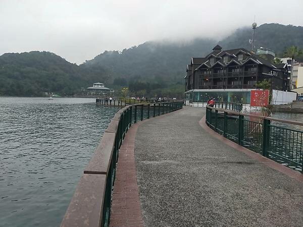 南投伊達邵部落老街蒸開心~湯包家常菜餐廳~各項菜色很大盤~讓