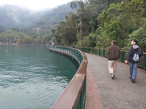 南投伊達邵部落老街蒸開心~湯包家常菜餐廳~各項菜色很大盤~讓