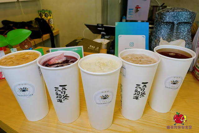 [食記] 台北中山 - 侍茶匠 茶味濃厚青茶王 大馬士革綠茶拿鐵淡淡的清香加上鮮奶的香醇 炎炎夏日 一杯在手消暑無窮 貫徹武士道精神的飲料店